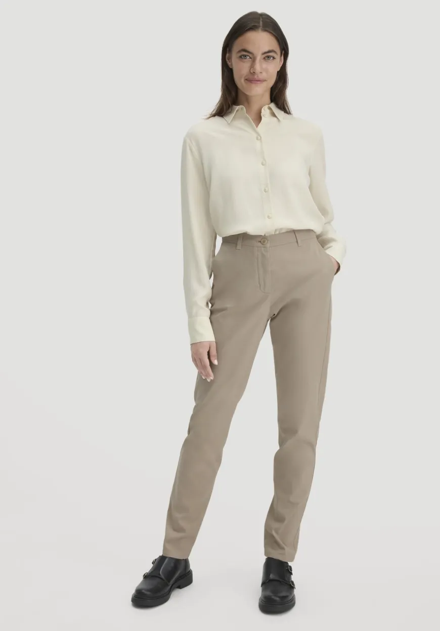 hessnatur Chino Straight Leg Regular aus Bio-Baumwolle von|Damen Hosen & Shorts|T-Shirts