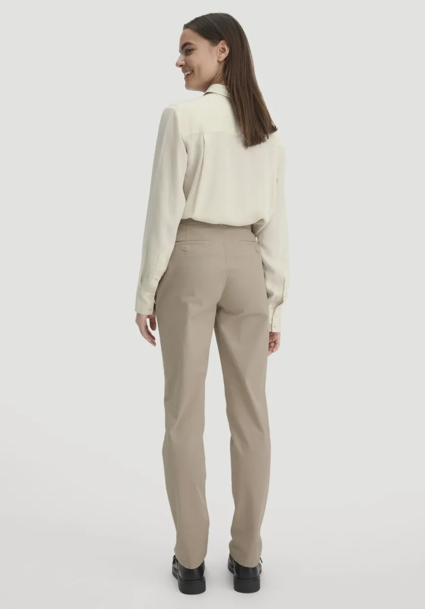 hessnatur Chino Straight Leg Regular aus Bio-Baumwolle von|Damen Hosen & Shorts|T-Shirts