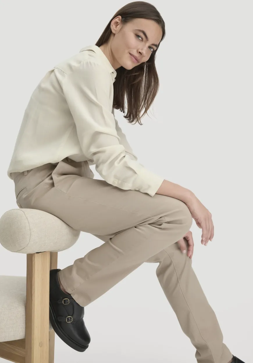 hessnatur Chino Straight Leg Regular aus Bio-Baumwolle von|Damen Hosen & Shorts|T-Shirts