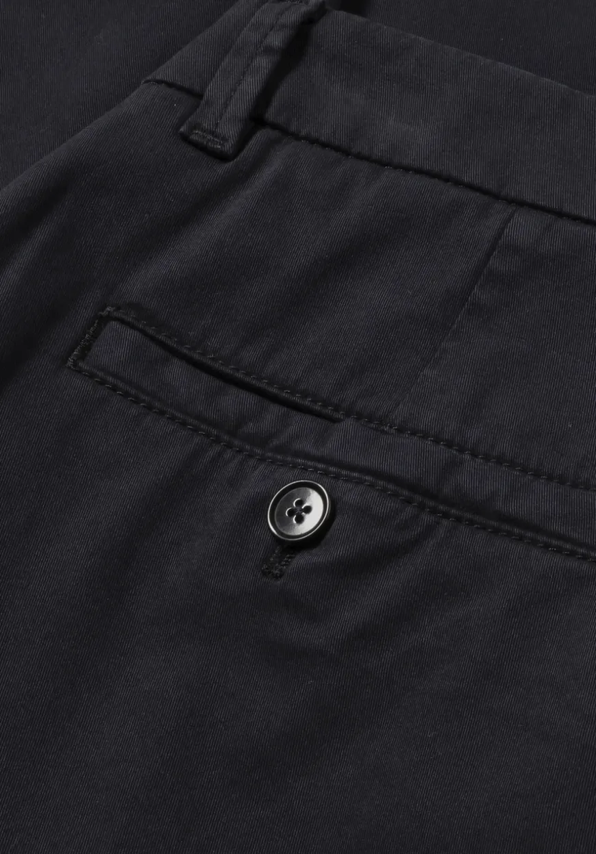 hessnatur Chino Straight Leg Regular aus Bio-Baumwolle von|Damen Hosen & Shorts|T-Shirts