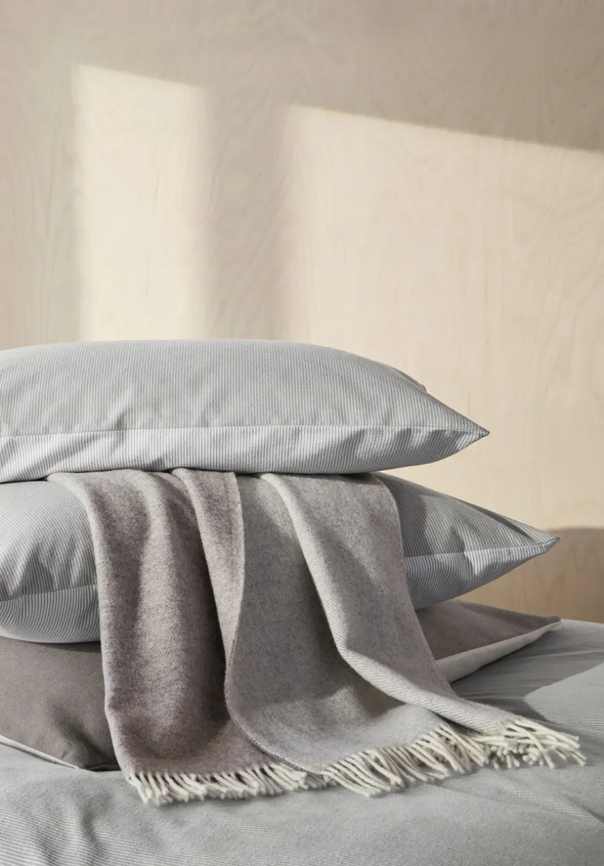 hessnatur Doubleface Plaid TOSID aus reiner Bio-Lambswool von| Wolldecken & Plaids