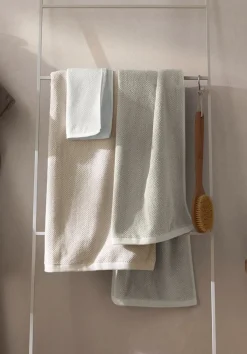 hessnatur Frottier-Handtuch mit Struktur aus reiner Bio-Baumwolle von| Handtücher