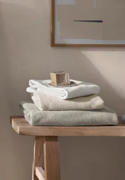 hessnatur Frottier-Handtuch mit Struktur aus reiner Bio-Baumwolle von| Handtücher