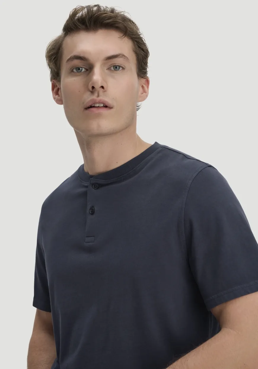 hessnatur Heavy Jersey Henley Shirt Relaxed aus reiner Bio-Baumwolle von|Herren T-Shirts|T-Shirts