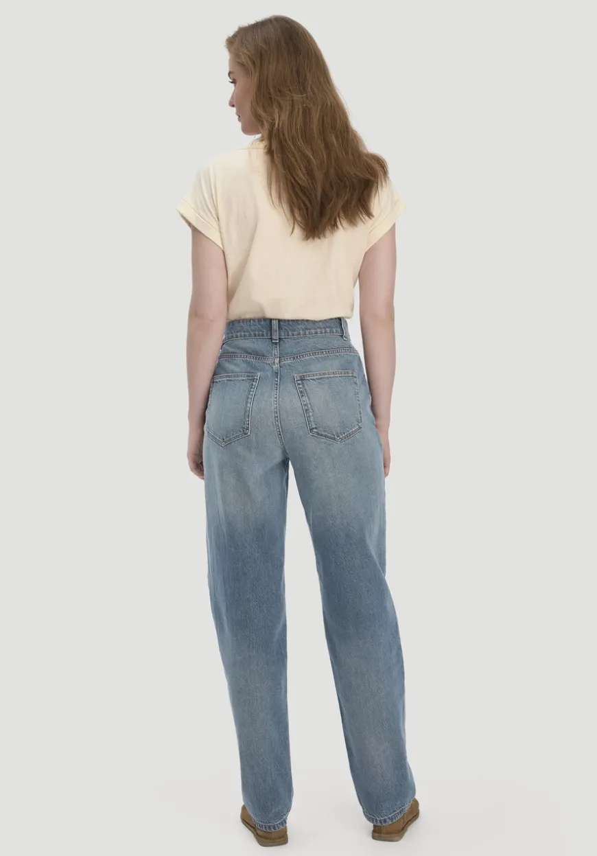 hessnatur Jeans NIVA Tapered Leg aus reiner Bio-Baumwolle von|Damen Jeans
