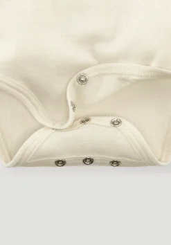 hessnatur Langarm Body aus Bio-Baumwolle mit Bio-Merinowolle und Seide von| Bodys|Baby-Bodys