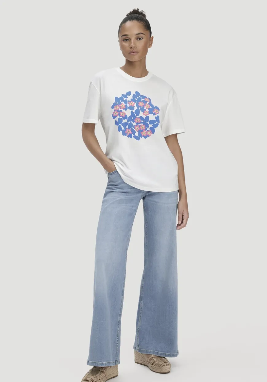hessnatur Print T-Shirt Oversize LIV LEE aus reiner Bio-Baumwolle von|Damen Shirts & Tops