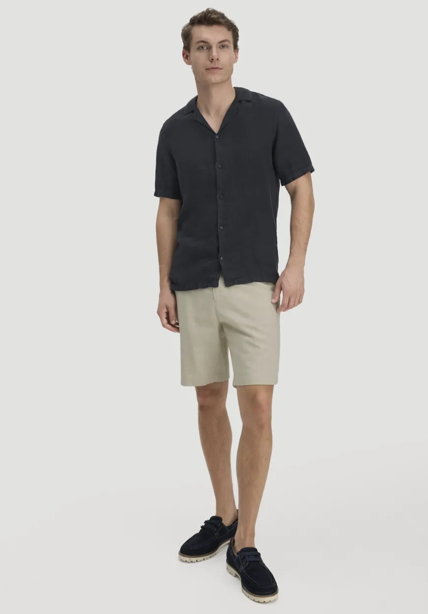 hessnatur Resort Hemd Kurzarm Regular aus reinem Leinen von|Herren Hemden