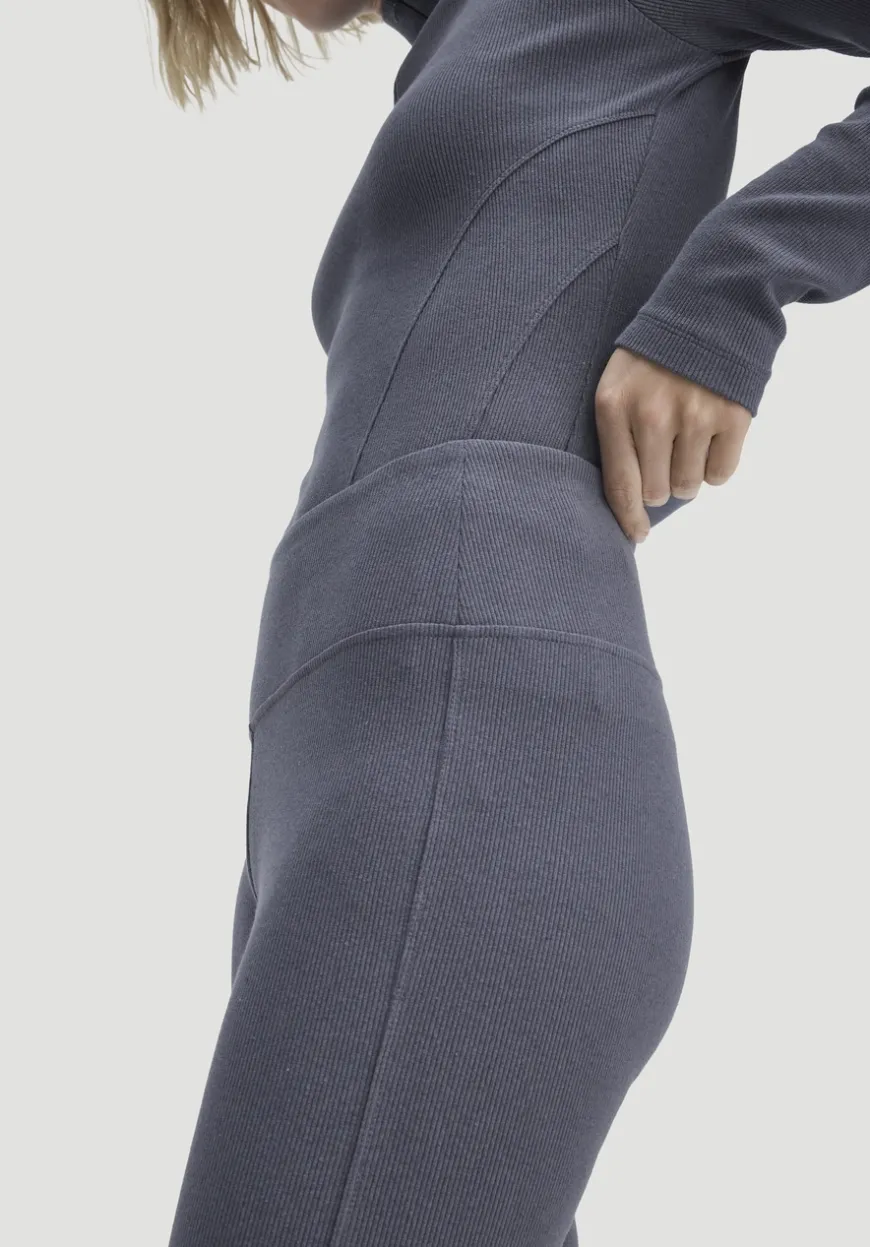 hessnatur Rib Leggings High Waist BETTER RECYCLING aus Bio-Baumwolle von|Damen Yoga & Activewear
