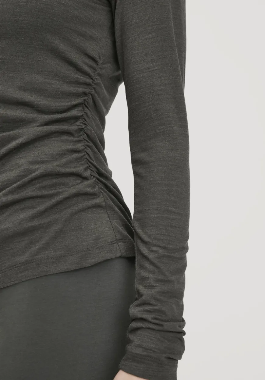 hessnatur Shirt Langarm Slim ACTIVE FUNCTIONAL aus Bio-Merinowolle und TENCEL™ Lyocell von|Damen Shirts & Tops|Yoga & Activewear