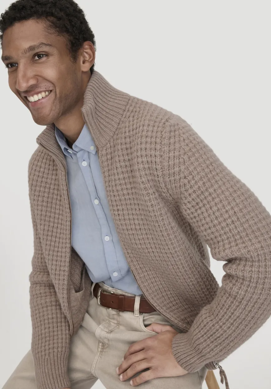 hessnatur Strick Jacke Relaxed BETTER RECYCLING aus reiner Bio-Merinowolle von|Herren Strickjacken