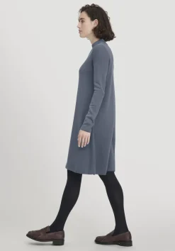 hessnatur Strick Kleid Relaxed aus TENCEL™ Lyocell mit Bio-Baumwolle von|Damen Kleider & Röcke|T-Shirts