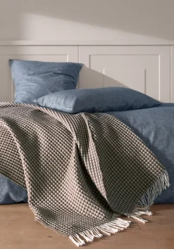 hessnatur Wollmix Waffle Plaid YARA aus Bio-Lambswool mit Bio-Baumwolle von| Wolldecken & Plaids