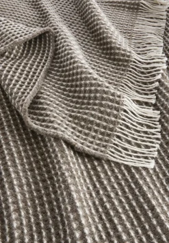hessnatur Wollmix Waffle Plaid YARA aus Bio-Lambswool mit Bio-Baumwolle von| Wolldecken & Plaids