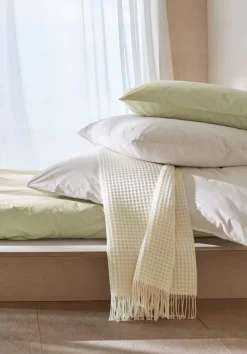 hessnatur Wollmix Waffle Plaid YARA aus Bio-Lambswool mit Bio-Baumwolle von| Wolldecken & Plaids